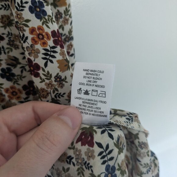 2/$15 - Pleione sleeveless floral top - Picture 5 of 7